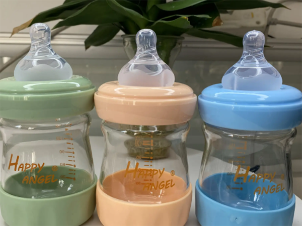 如何给新生儿选奶瓶？