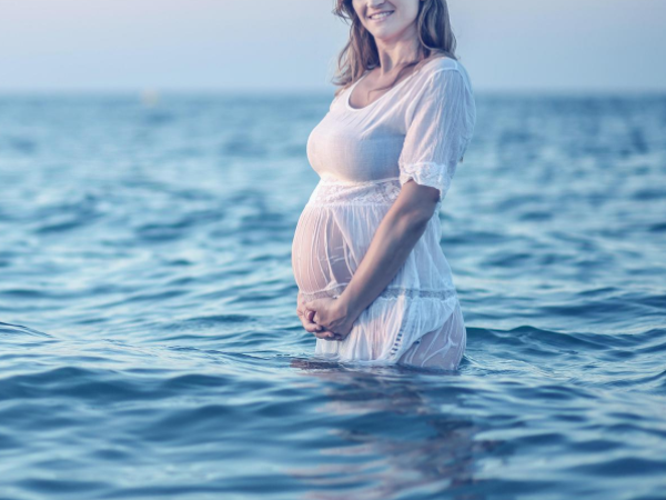 孕妇游泳胎儿在干嘛？