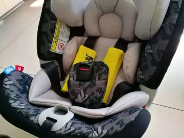 一个月大婴儿可以坐汽车几小时？