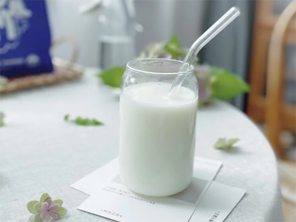 孩子经常喝牛奶会不会使骨龄增大？