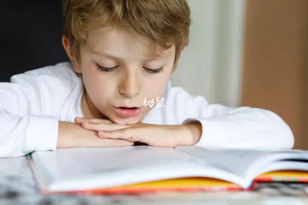 培养学龄前孩子的阅读习惯可以适当提问