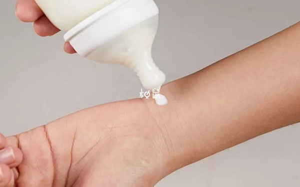 试奶温用手腕内侧的皮肤更准