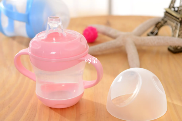 10个月的宝宝奶瓶用鸭嘴和吸管杯都可以