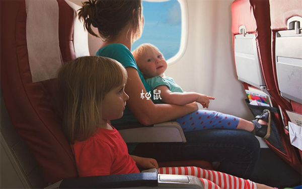 婴儿坐飞机不用买全票