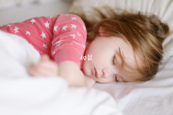 宝宝自主入睡要循序渐进的培养
