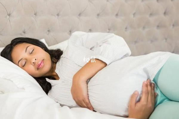 孕晚期应该避开右侧位睡姿
