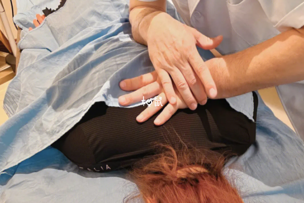 孕妇肩胛骨疼可以按摩