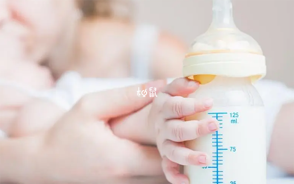 拍嗝能帮助婴儿排出胃部的空气