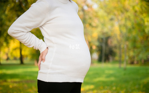 网传孕早期怀儿子为什么白色分泌物会比较多呢？