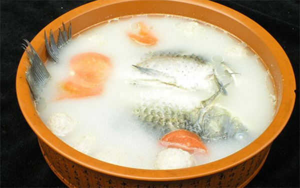 鲫鱼汤是一种营养丰富的食物