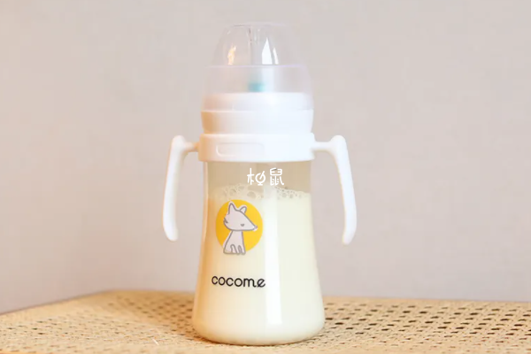 宝宝不喜欢喝奶说明此时应该断奶了