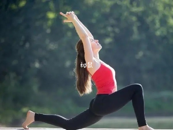 孕期可以做束角式瑜伽动作