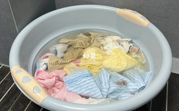 婴儿的衣服用开水烫5分钟左右