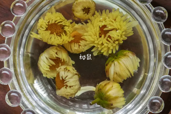 喝五红汤上火可以喝菊花茶