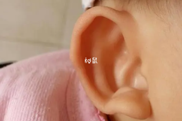 十个月宝宝有耳屎可能是耳道狭窄导致的