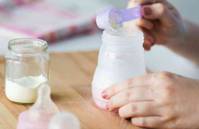 多少度水温给宝宝冲奶粉合适？