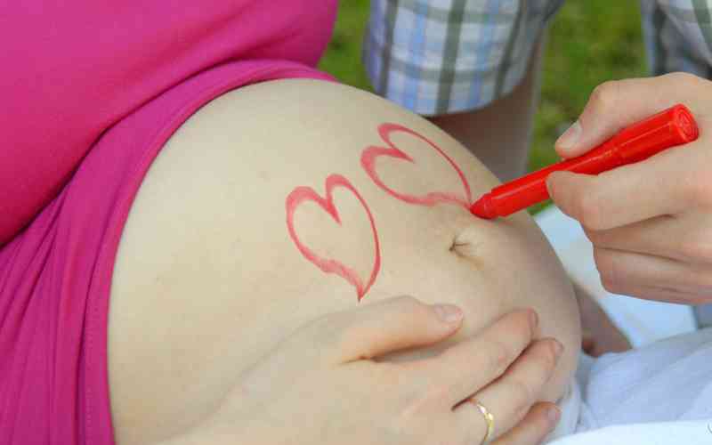 怀孕后做b超检查未见孕囊是怎么回事？